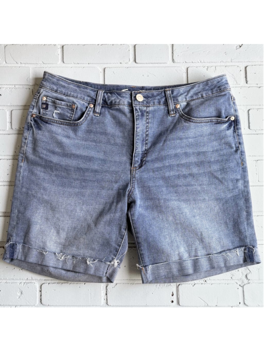 Seven7 Women’s Size 12 Blue Denim Cuffed Hem Relaxed Bermuda Shorts Americana